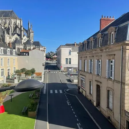 Appartement Au Choletais - 50m2 Deco Originale - Hyper Centre - Proche Du Parc Du Puy Dufou *