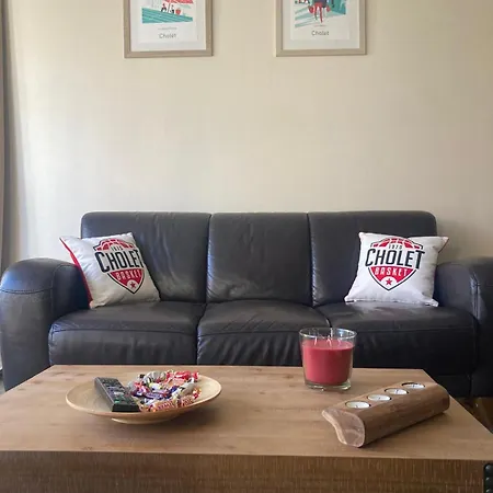 Appartement Au Choletais - 50m2 Deco Originale - Hyper Centre - Proche Du Parc Du Puy Dufou *